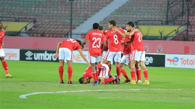 تاريخ جديد يكتبه لاعبي الأهلي خلال مباراة القطن.. شريف وقندوسي ومعلول