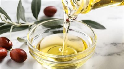 علاج جفاف الشعر وتقصفه بالزيوت الطبيعية 
