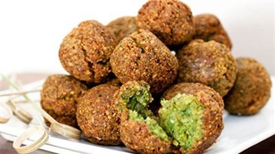 طريقة عمل الفلافل بالفول.. وصفات شعبية للطعمية المصرية