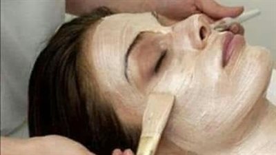 ماسك لعلاج حروق الشمس وتبيض الوجه.. الخيار والعسل لبشرة صافية