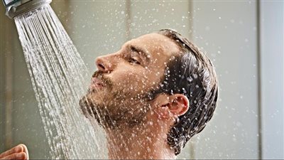 عدد مرات الاستحمام في فصل الصيف.. هل الاستحمام يوميا مفيد؟
