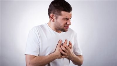 علاقة ضيق التنفس بالقلب.. عدم انتظام الضربات اهم عرض