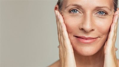علاج التجاعيد المبكرة طبيعيًا.. ماسكات ونصائح حياتية مفيدة للبشرة