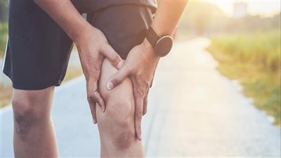 ألم المفاصل المفاجئ.. أسباب تعيق الحركة