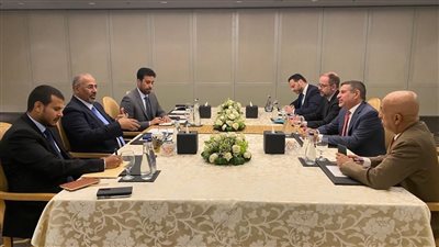  نائب رئيس مجلس القيادة الرئاسي في اليمن يناقش مع السفير الأمريكي جهود إحلال السلام 