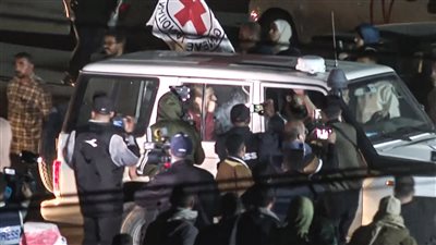 سبعون أسيرًا فلسطينيًا يتوجهون إلى مصر والمنفى 