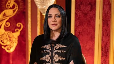 سلاف فواخرجي ع المسرح مع منى عبد الوهاب: ديانتي سورية