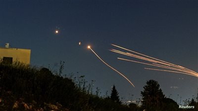 جماعة الحوثي تقصف مناطق إسرائيلية بصاروخ باليستي فرط صوتي