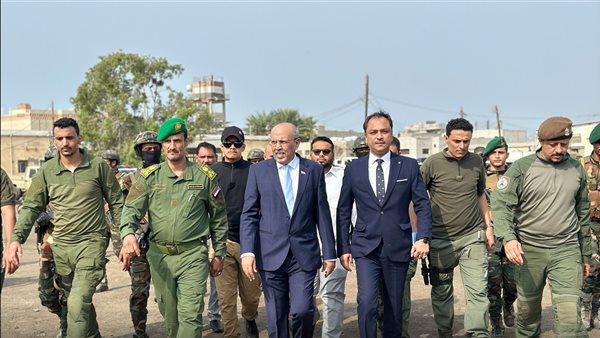 بحضور الكثيري.. حفل تخرج الدورة التدريبية العاشرة "دفعة شهداء أبين" ودورة الضباط الإداريين لقوات الحزام الأمني بعدن