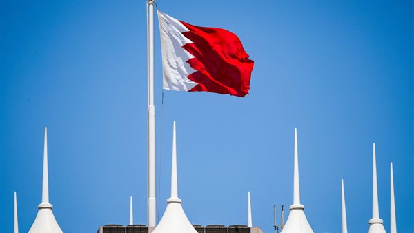 البحرين وبريطانيا تعززان التعاون الاستثماري في اتصال هاتفي