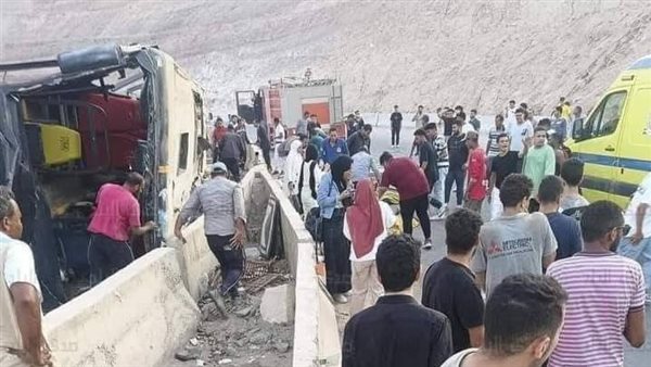 الصحة: الدفع بـ28 سيارة إسعاف إلى موقع حادث انقلاب أتوبيس في العين السخنة