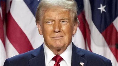 بعد فضيحة قصف اليمن.. إعلام أمريكي: ترامب يقيل مستشار الأمن القومي ونائبه 