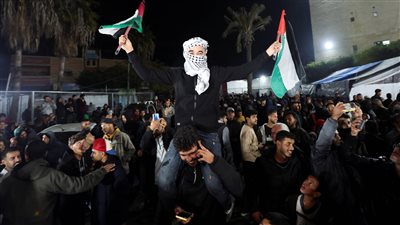 تساؤلات عن سر القبول بصيغة صفقة التهدئة في قطاع غزة
