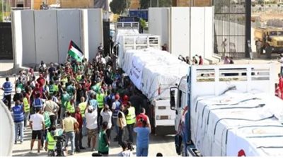المصريون يحتشدون أمام معبر رفح رفضًا لمخطط تهجير أهالي غزة