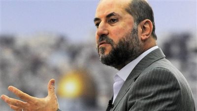 مستشار الرئيس الفلسطيني: لا نريد إقصاء حماس من المشهد وأفكار ترامب ولدت ميتة