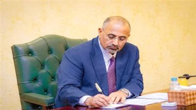 نشطاء يطلقون هاشتاج #قرارات_الرئيس_الزبيدي_تمثلني لدعم رئيس 