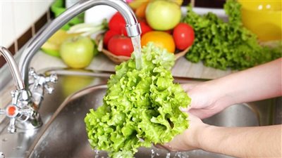 كيفية تنظيف الفاكهة والخضروات.. دليلك خطوة بخطوة