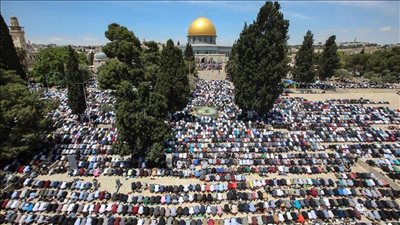 60 ألف فلسطينى يؤدون صلاة الجمعة فى المسجد الأقصى رغم قيود الاحتلال