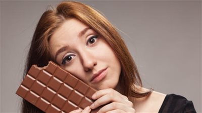 أضرار تناول الشوكولاتة قبل النوم.. كلمة السر في الكافيين