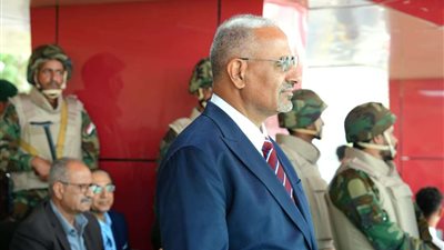 الجارديان البريطانية: العالم يتلقى الزُبيدي كـ 