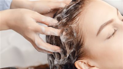 كيفية العناية بفروة الرأس.. 4 معلومات مهمة