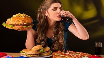 ماذا يحدث عندما تتناول الوجبات السريعة كل يوم؟.. 6 مخاطر محتملة
