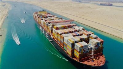 أسامة ربيع: انتظام حركة الملاحة بقناة السويس وعبور 56 سفينة اليوم