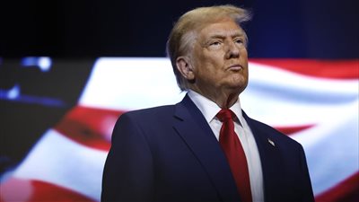 لديكم مشاكل كافية.. ترامب يهدد لندن بسبب اتفاق مع حاكم كاليفورنيا