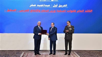 الرئيس السيسي يقرر تعيين الفريق أول عبدالمجيد صقر مساعدًا لرئيس الجمهورية