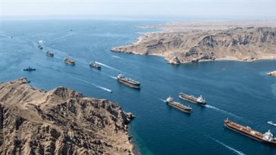 ترامب: سوف نفرض رسوم عبور على السفن من مضيق هرمز