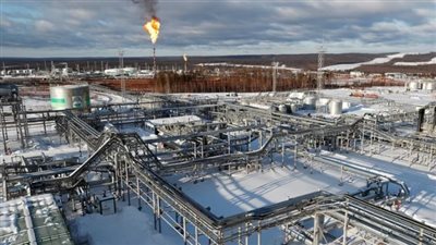 الجارديان: النفط قرب ذروة قياسية وسط اضطرابات الحرب وتزايد القلق الاقتصادي