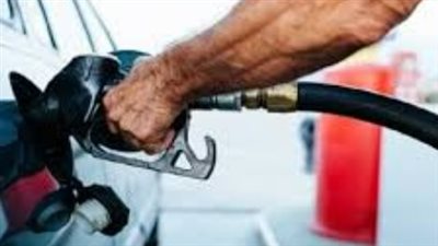 بلومبيرج: ارتفاع أسعار البنزين يضغط على التضخم الأمريكي ويعقد حسابات الفائدة