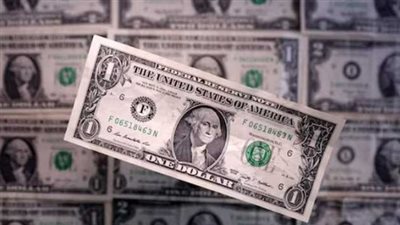 الأخضر تحت الحصار.. تفاصيل أسعار الدولار واليورو في 14 بنكًا بعد 