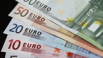 أداء اليورو أمام الجنيه.. استقرار نسبي وسط تقلبات عالمية