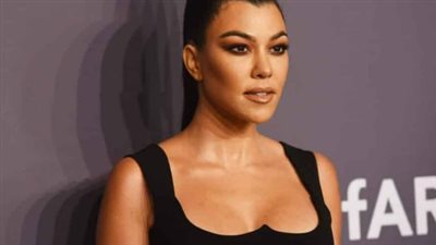 كيف تجمع كورتني كارداشيان بين الأمومة والأضواء في مهرجان كوتشيلا 2026؟