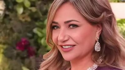 ليلى علوي تروج لفيلمها الجديد وتستعرض 