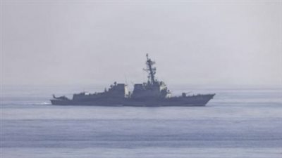 الدولار في المنطقة الرمادية.. قراءة في مستقبل الأسواق المالية بعد حصار الموانئ الإيرانية