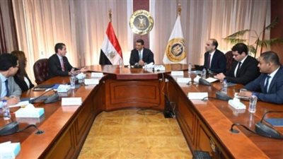 خالد هاشم يطالب 