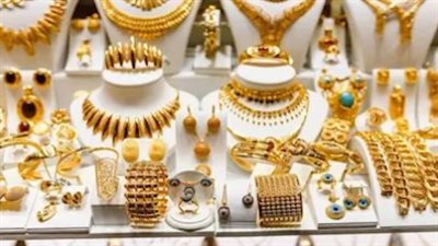 الذهب يميل للهبوط في السوق المحلي متأثرًا بانخفاض الأونصة العالمية وتماسك الدولار