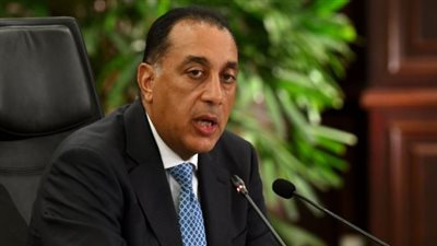 مدبولي يحاور المواطنين: إشادة شعبية بمستوى التجهيزات والخدمات في عيادة 