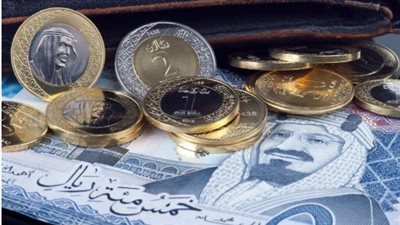 لماذا يختلف سعر الريال السعودي من بنك لآخر؟ استعراض شامل لأسعار اليوم