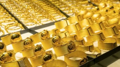 حركة أسعار الذهب بالإمارات: عيار 21 يواصل ثباته وسط توازنات السوق العالمية