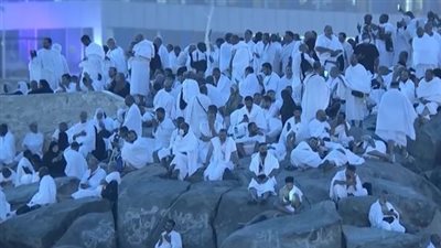 توافد ضيوف الرحمن إلى جبل عرفات لأداء ركن الحج الأكبر في 2026