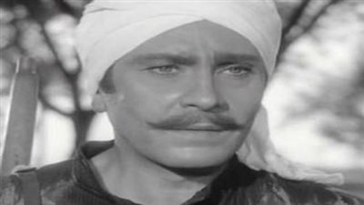 من شوارع فرنسا ولندن إلى السينما المصرية: قصة كفاح الفنان محمود مرسي