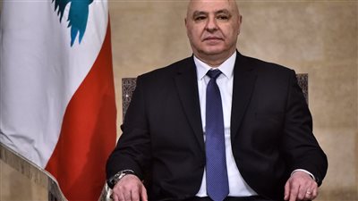 عون وماكرون يبحثان المفاوضات لاحتواء التصعيد.. وغارة إسرائيلية تستهدف جنوب لبنان