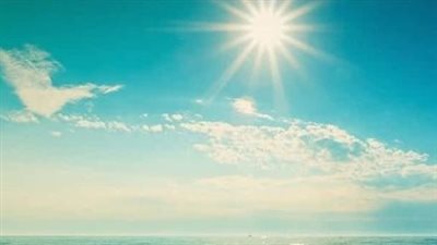 استمرار الأجواء الحارة والرطبة اليوم الخميس: اعرف درجات الحرارة في مدينتك