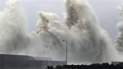 إعصاران يضربان سواحل اليابان ويتسببان في سقوط قتلى وانهيارات أرضية وتعطيل واسع للنقل