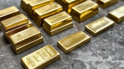 تأثير الدولار والاحتياطي الفيدرالي: لماذا يتراجع الذهب في مصر إلى مستوى 5835 جنيهًا؟