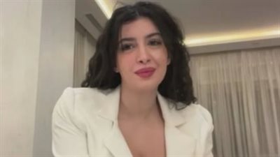 سارة بركة تروي كواليس حلق شعرها 