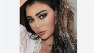 زغروطة رنت.. هيفاء وهبي تثير التساؤلات بجمالها في فستان الزفاف الأبيض